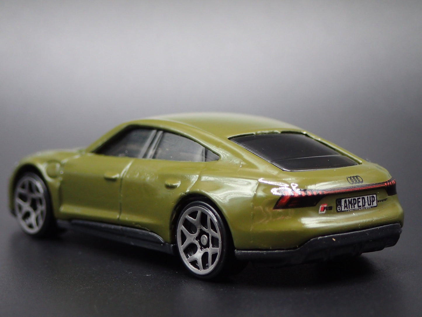 2021-2025 AUDI RS E TRON GT GREEN 1:64 SCALE COLLECTIBLE DIECAST MODEL CAR