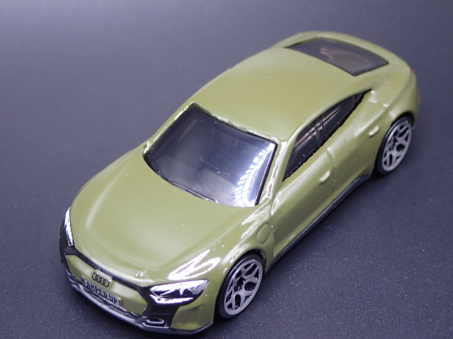 2021-2025 AUDI RS E TRON GT GREEN 1:64 SCALE COLLECTIBLE DIECAST MODEL CAR