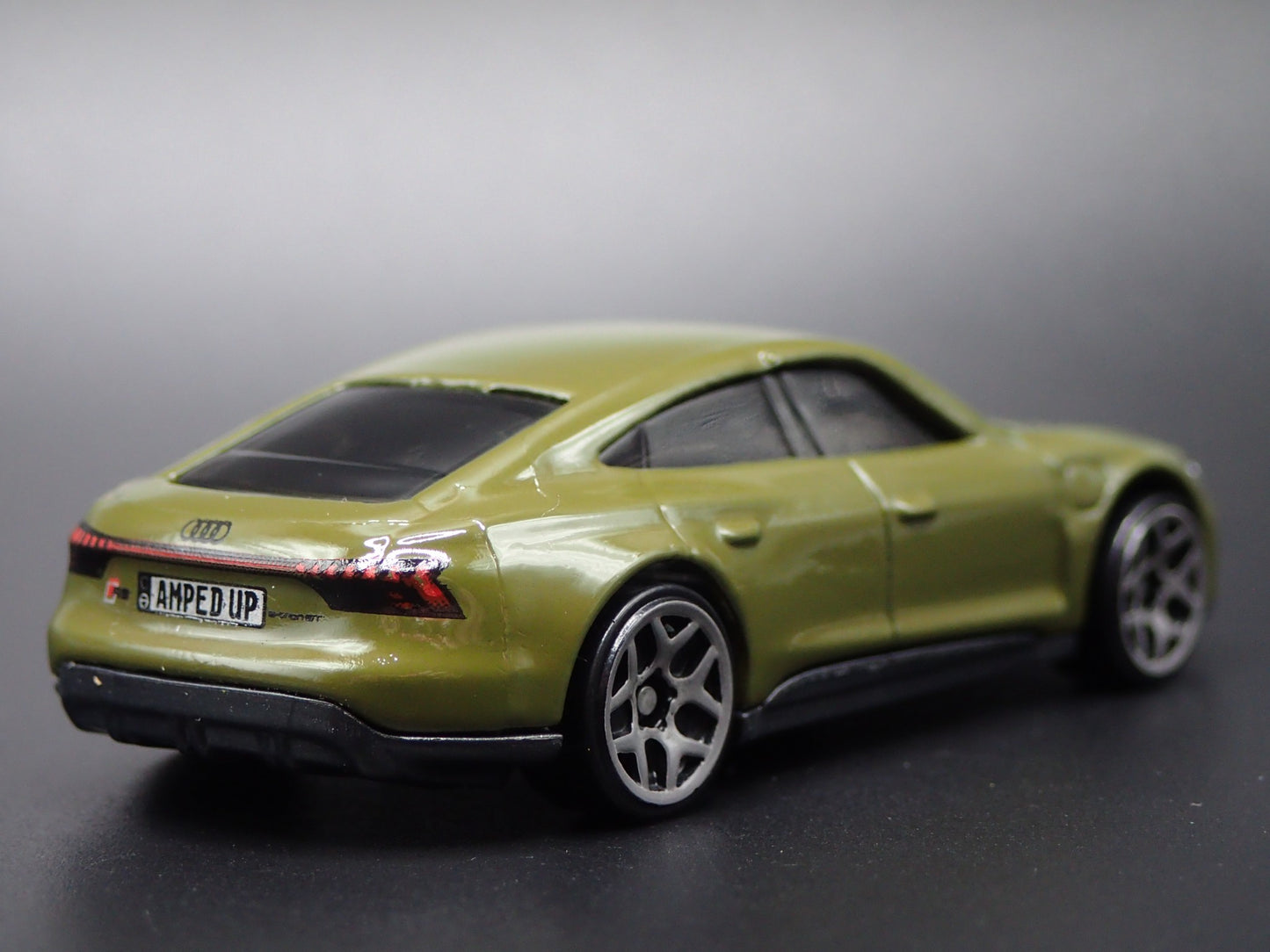 2021-2025 AUDI RS E TRON GT GREEN 1:64 SCALE COLLECTIBLE DIECAST MODEL CAR