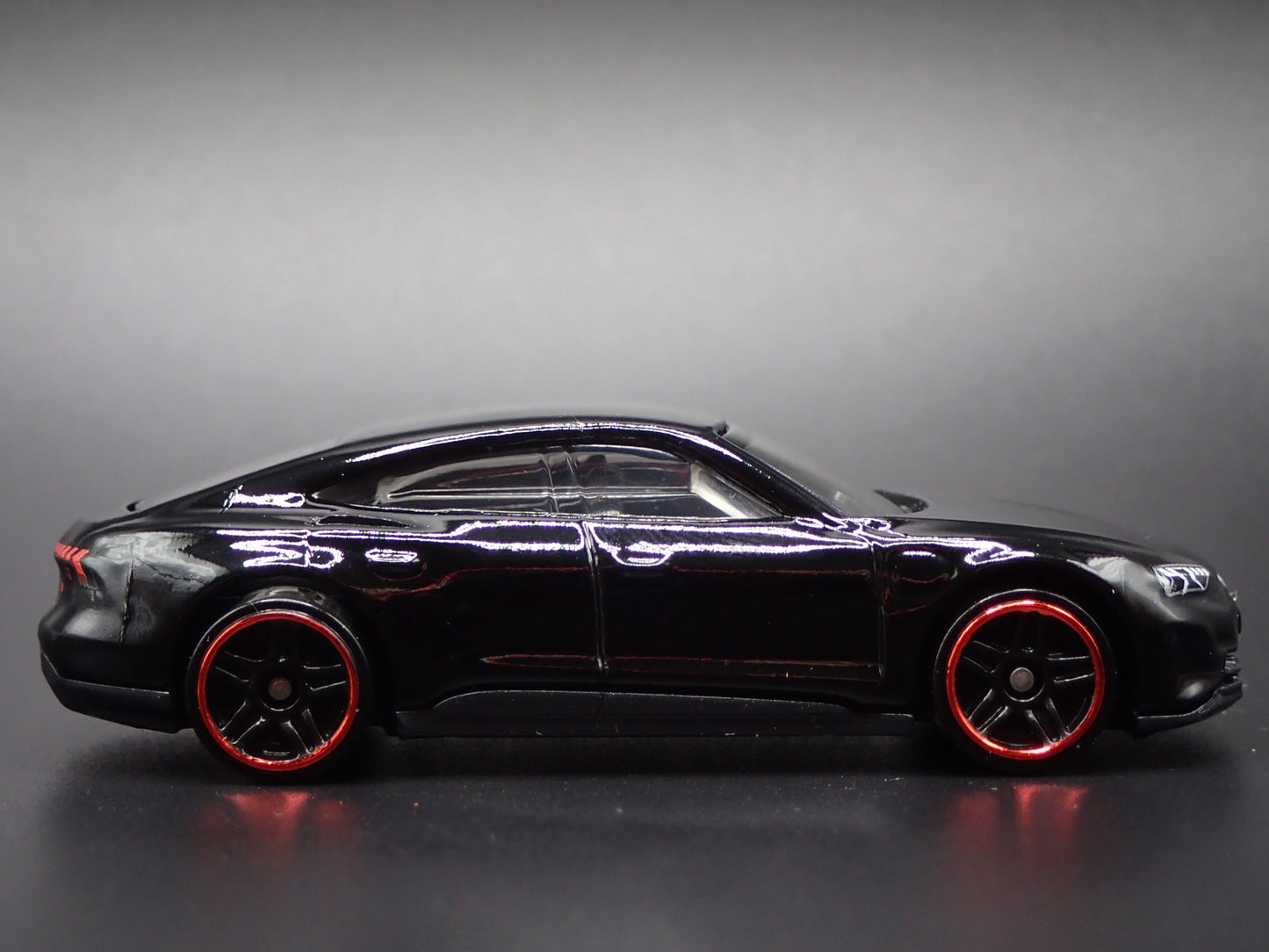 2021-2025 AUDI RS E TRON GT BLACK 1:64 SCALE COLLECTIBLE DIECAST MODEL CAR