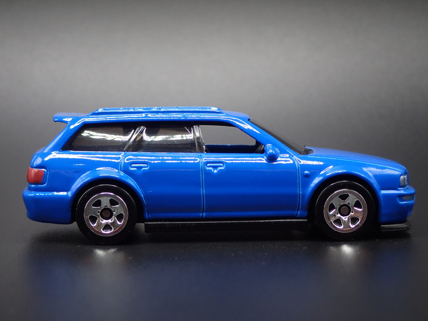1994-1995 AUDI AVANT RS2 STATION WAGON BLUE 1/64 SCALE DIORAMA DIECAST MODEL CAR