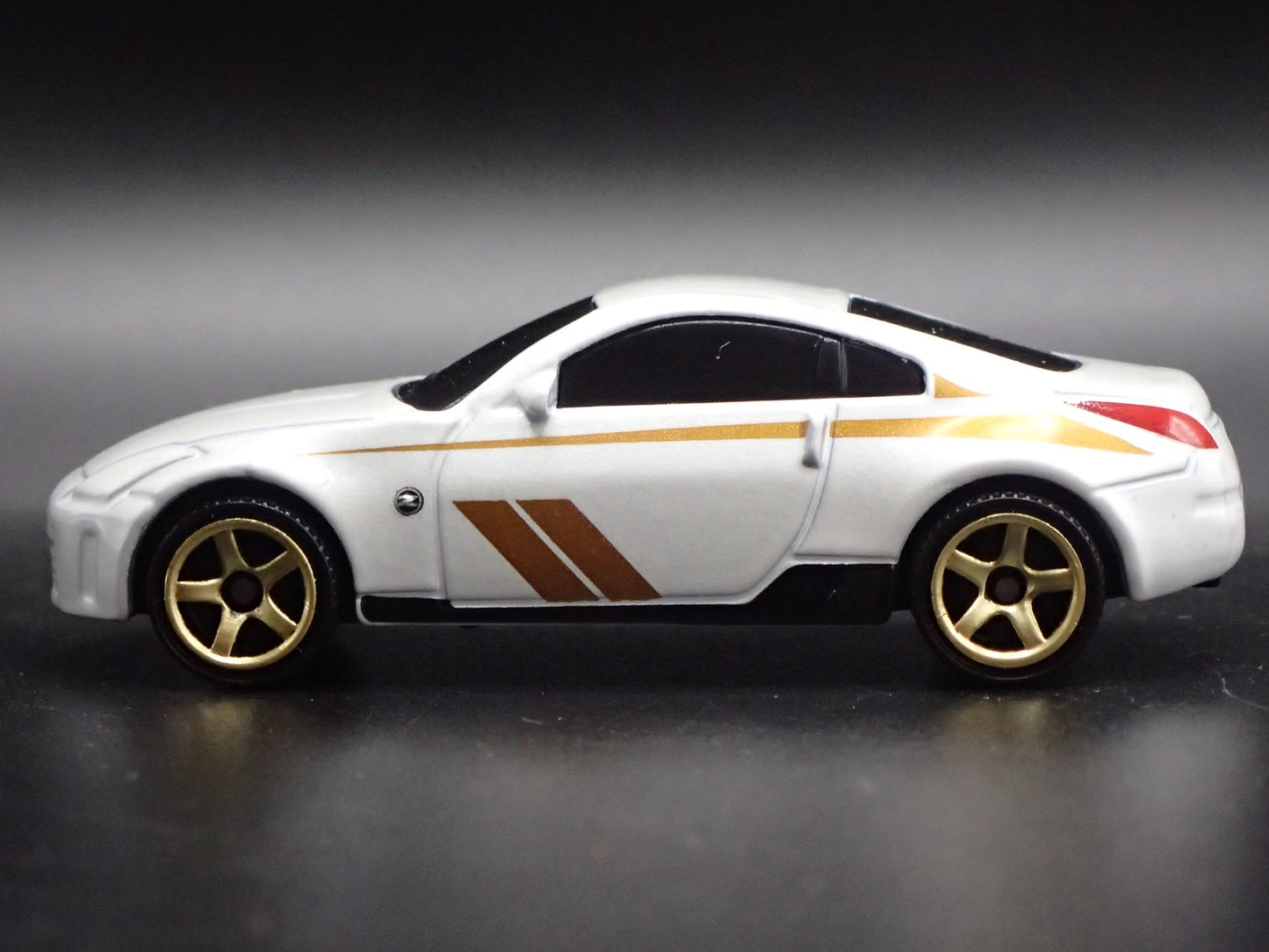 2003-2009 NISSAN 350Z JDM WHITE 1:64 SCALE COLLECTIBLE DIORAMA DIECAST MODEL CAR