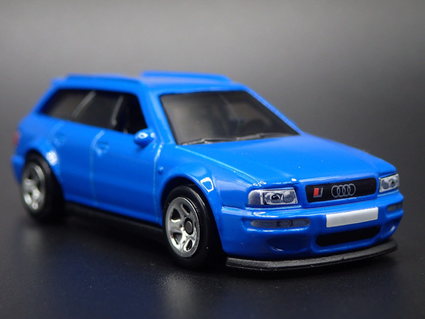 1994-1995 AUDI AVANT RS2 STATION WAGON BLUE 1/64 SCALE DIORAMA DIECAST MODEL CAR