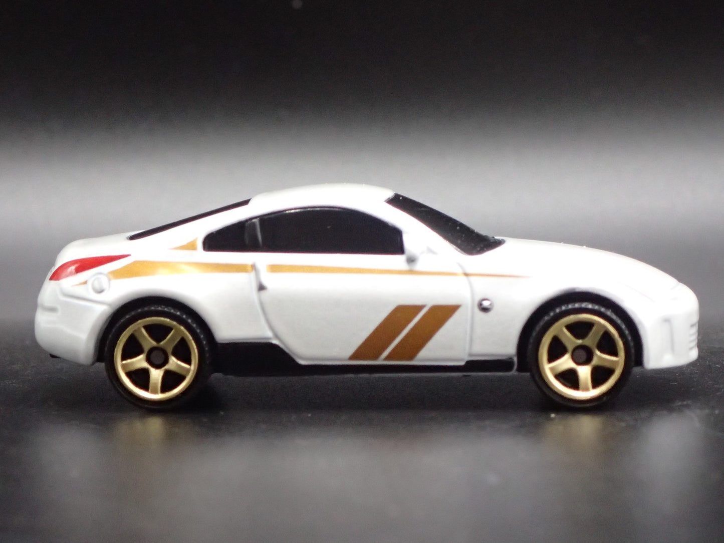 2003-2009 NISSAN 350Z JDM WHITE 1:64 SCALE COLLECTIBLE DIORAMA DIECAST MODEL CAR