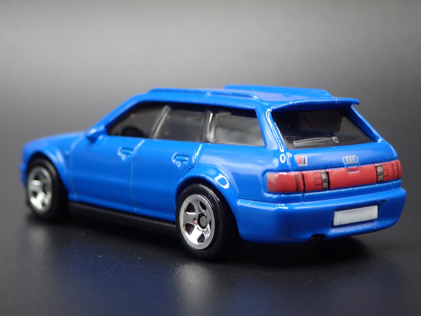 1994-1995 AUDI AVANT RS2 STATION WAGON BLUE 1/64 SCALE DIORAMA DIECAST MODEL CAR