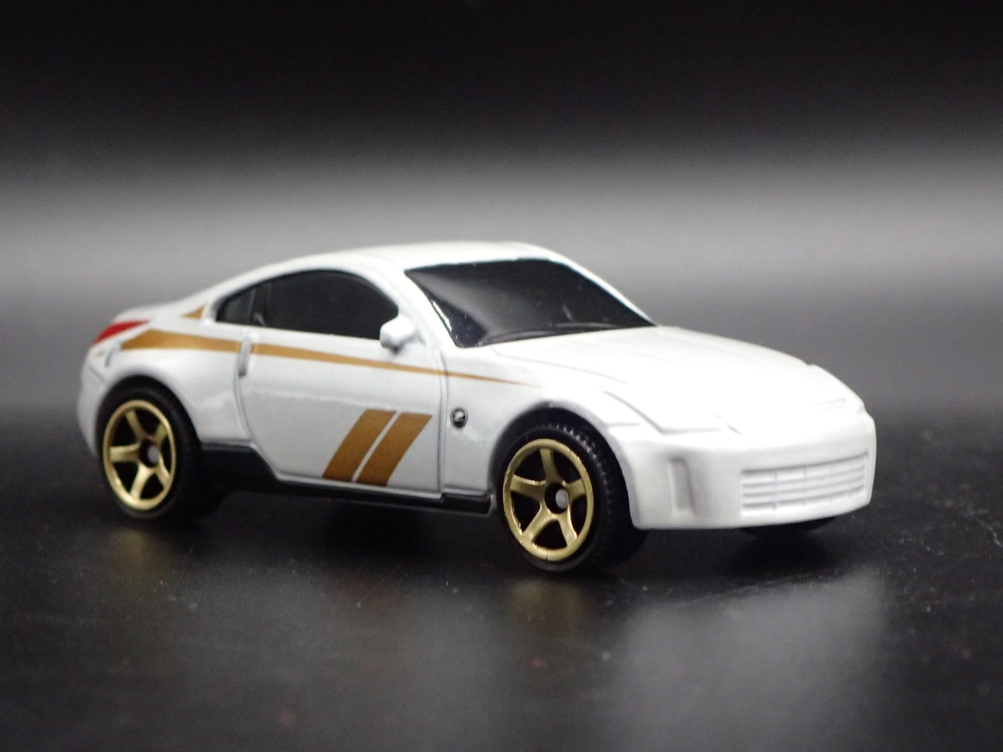 2003-2009 NISSAN 350Z JDM WHITE 1:64 SCALE COLLECTIBLE DIORAMA DIECAST MODEL CAR