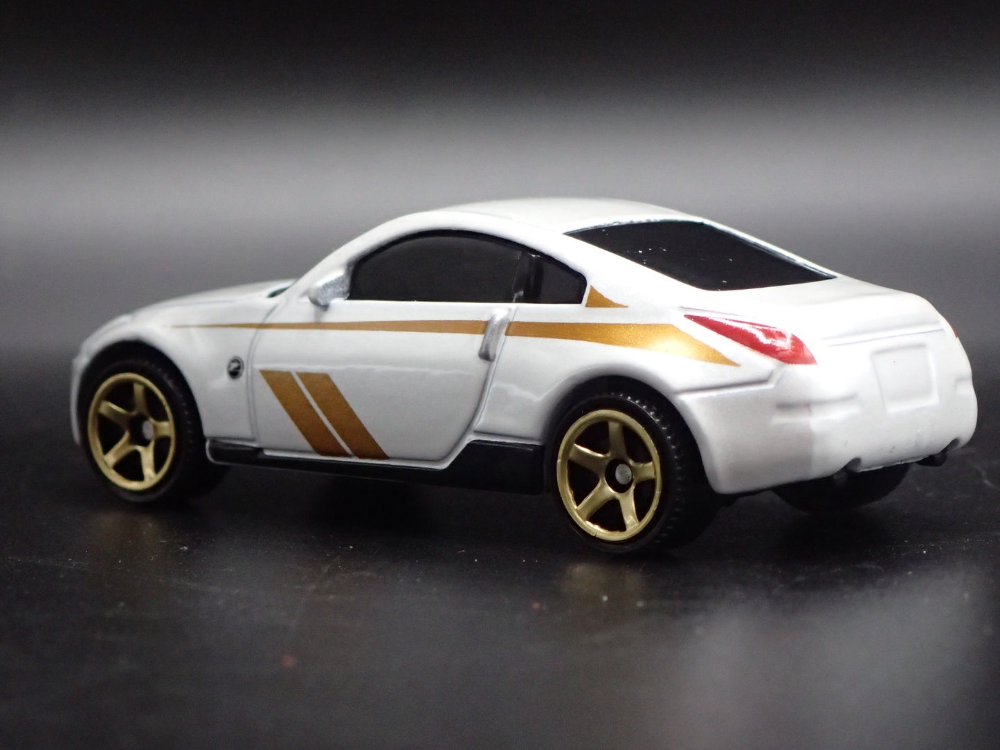 2003-2009 NISSAN 350Z JDM WHITE 1:64 SCALE COLLECTIBLE DIORAMA DIECAST MODEL CAR
