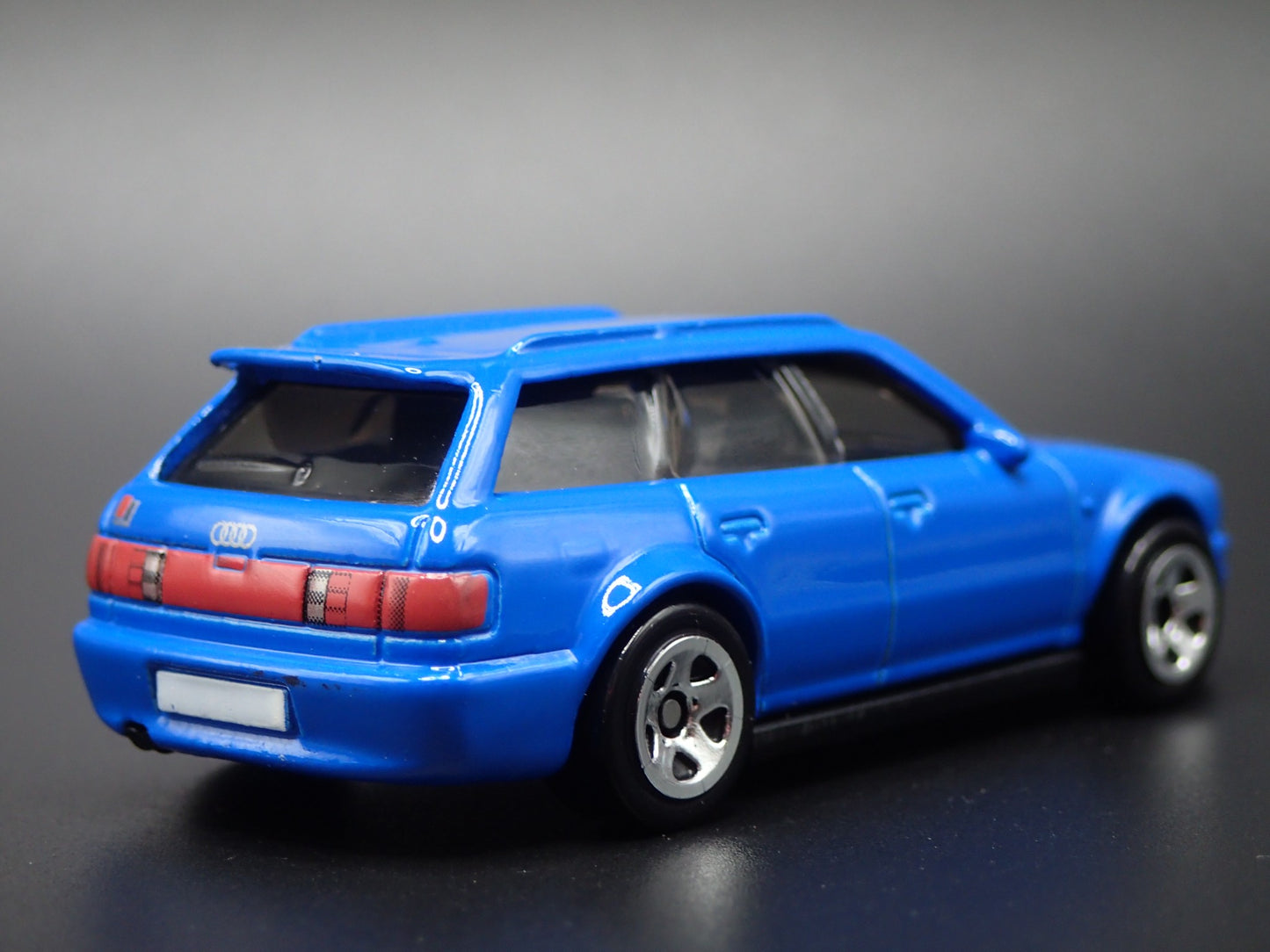 1994-1995 AUDI AVANT RS2 STATION WAGON BLUE 1/64 SCALE DIORAMA DIECAST MODEL CAR