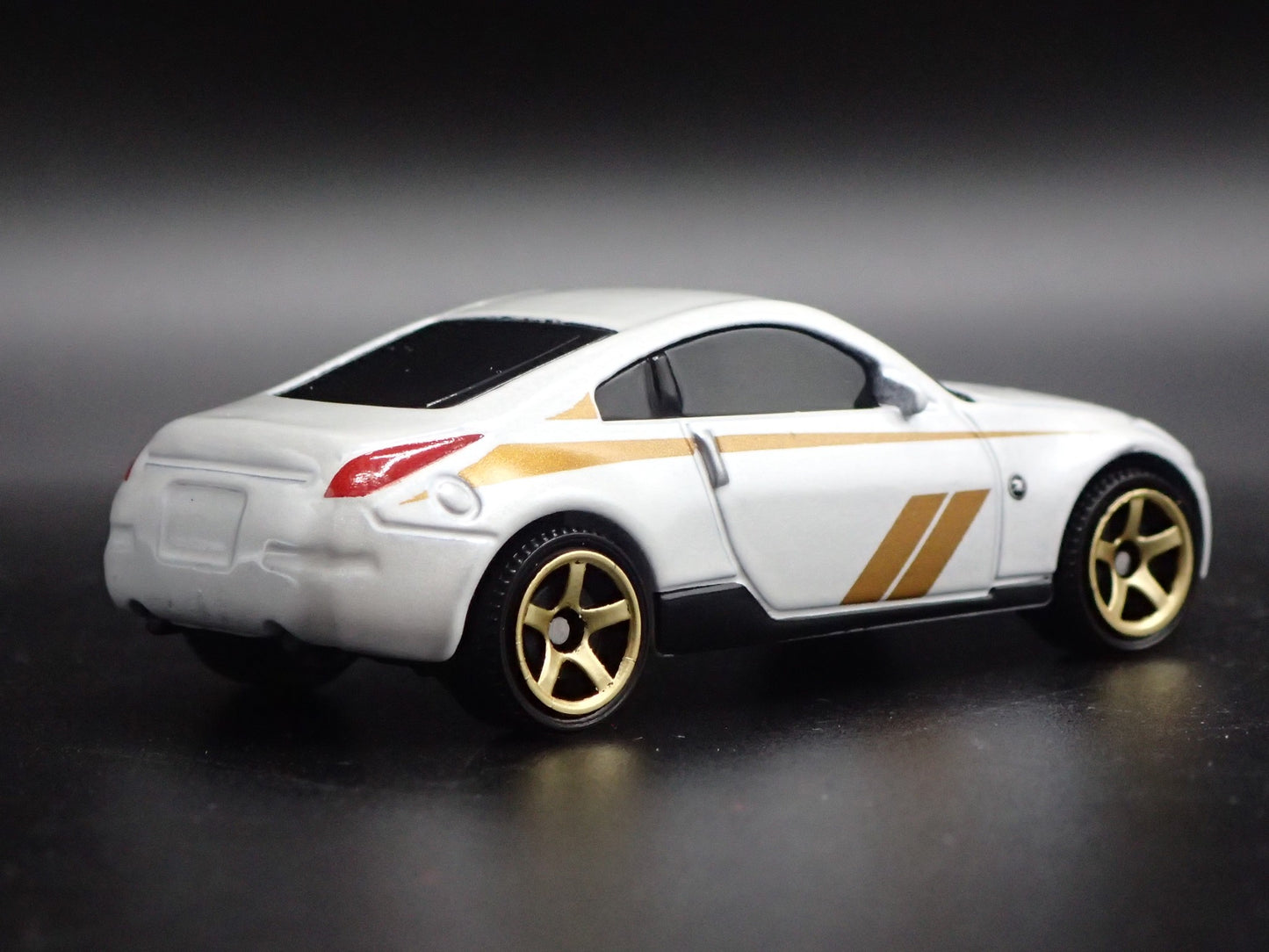 2003-2009 NISSAN 350Z JDM WHITE 1:64 SCALE COLLECTIBLE DIORAMA DIECAST MODEL CAR
