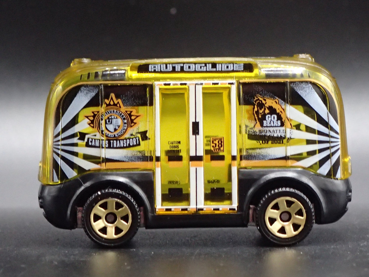 SELF DRIVING BUS CITY CAMPUS 1:64 MB SCALE COLLECTIBLE DIORAMA DIECAST MODEL CAR