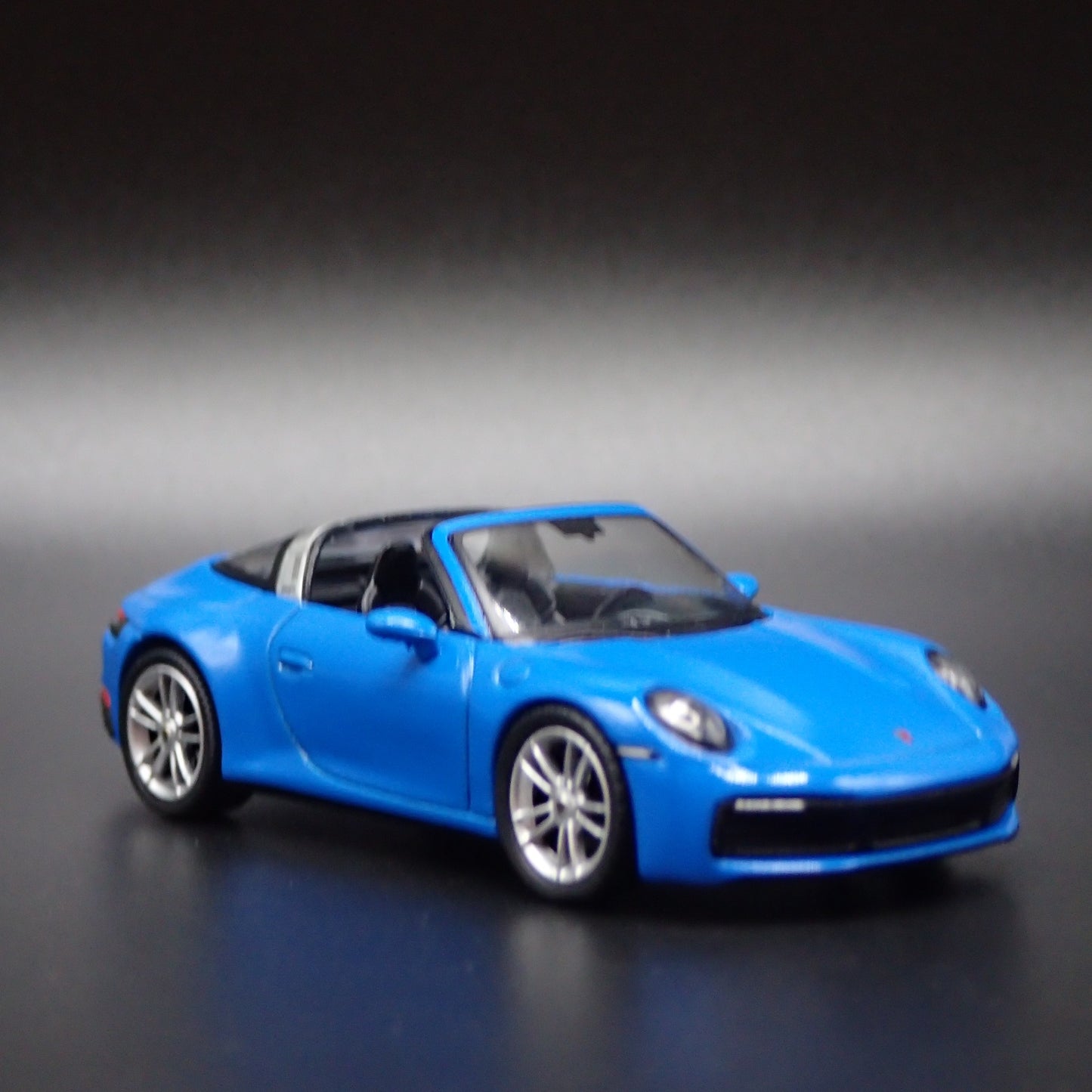 2018-2025 PORSCHE 911 TARGA 4S 992 BLUE 1:64 SCALE DIORAMA DIECAST MODEL CAR