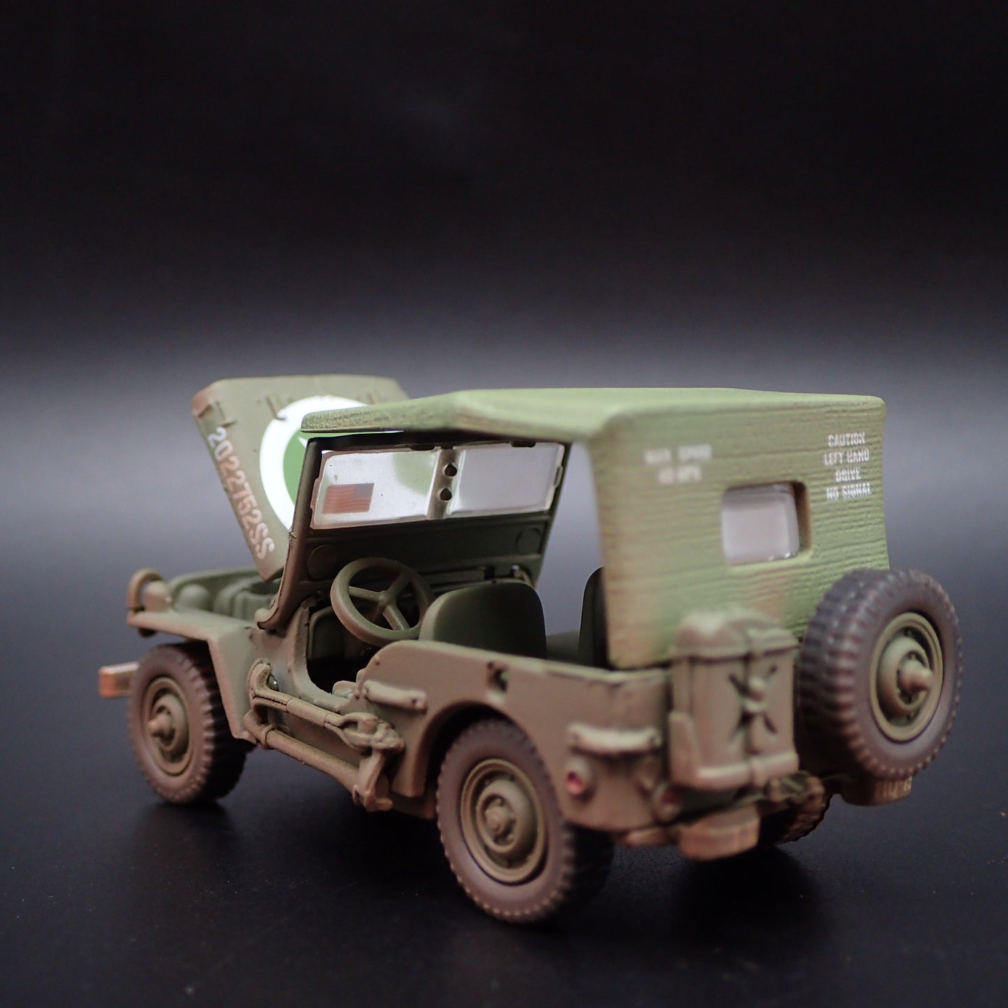 WWII WILLYS MB JEEP ARMY MILITARY D-DAY 1:64 SCALE DIORAMA DIECAST MODEL CAR