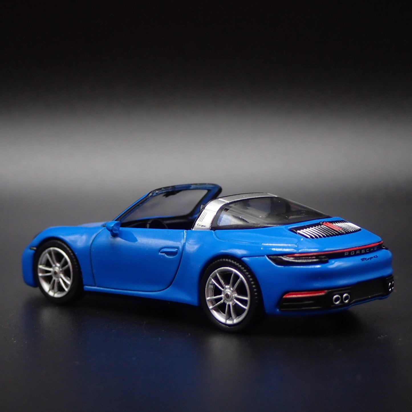 2018-2025 PORSCHE 911 TARGA 4S 992 BLUE 1:64 SCALE DIORAMA DIECAST MODEL CAR