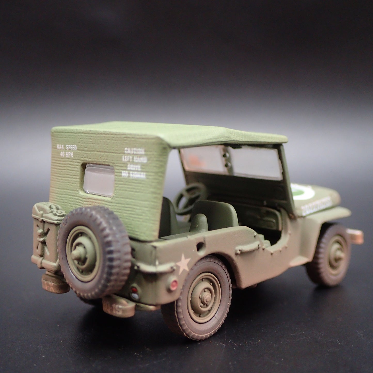 WWII WILLYS MB JEEP ARMY MILITARY D-DAY 1:64 SCALE DIORAMA DIECAST MODEL CAR