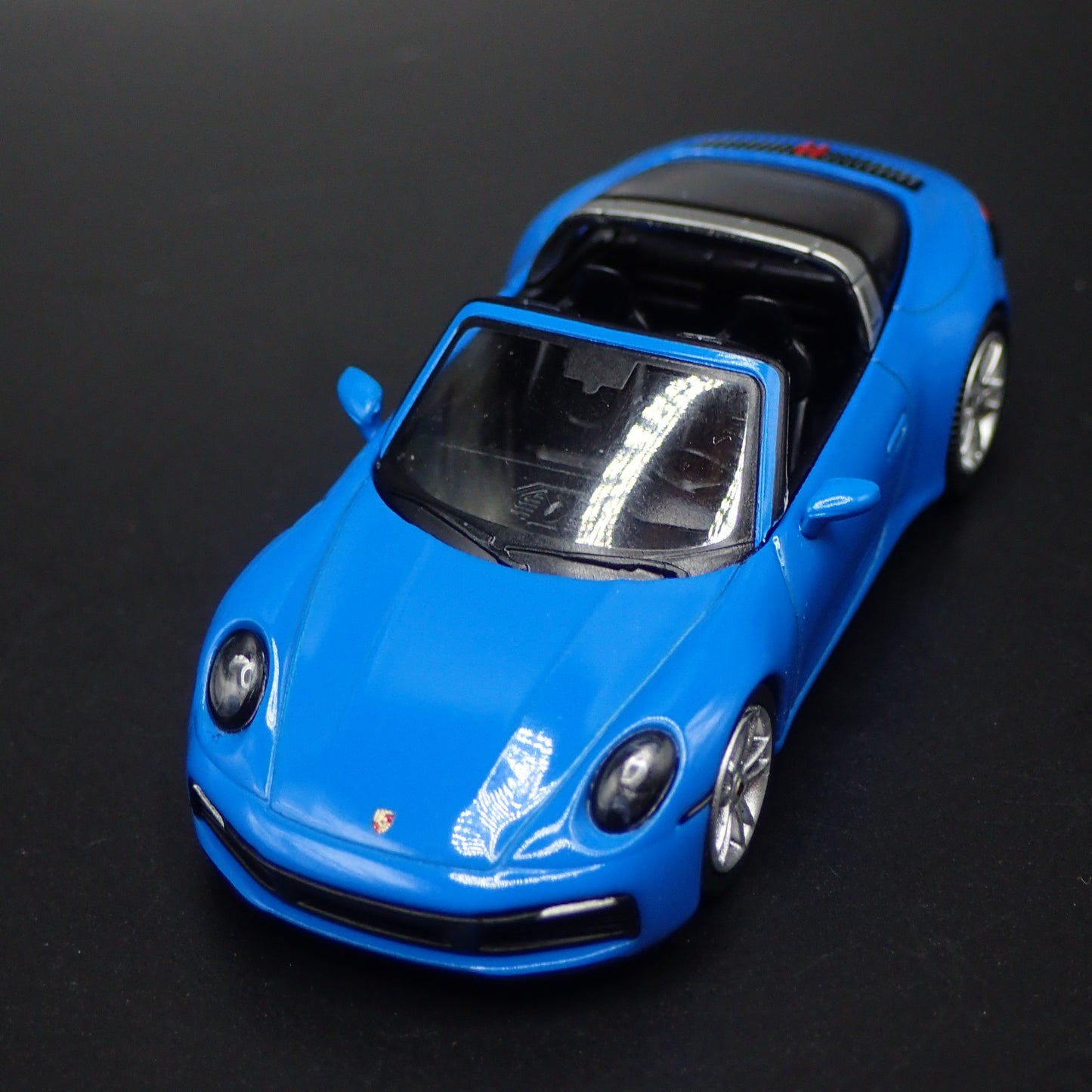 2018-2025 PORSCHE 911 TARGA 4S 992 BLUE 1:64 SCALE DIORAMA DIECAST MODEL CAR