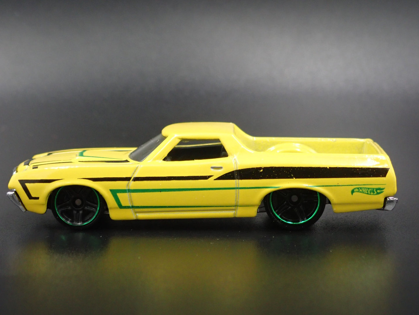 1972 72 FORD RANCHERO PICKUP TRUCK YELLOW 1:64 SCALE DIORAMA DIECAST MODEL CAR