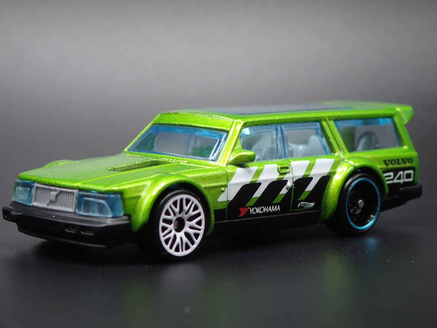 VOLVO 240 DRIFT STATION WAGON 1:64 SCALE COLLECTIBLE DIORAMA DIECAST MODEL CAR