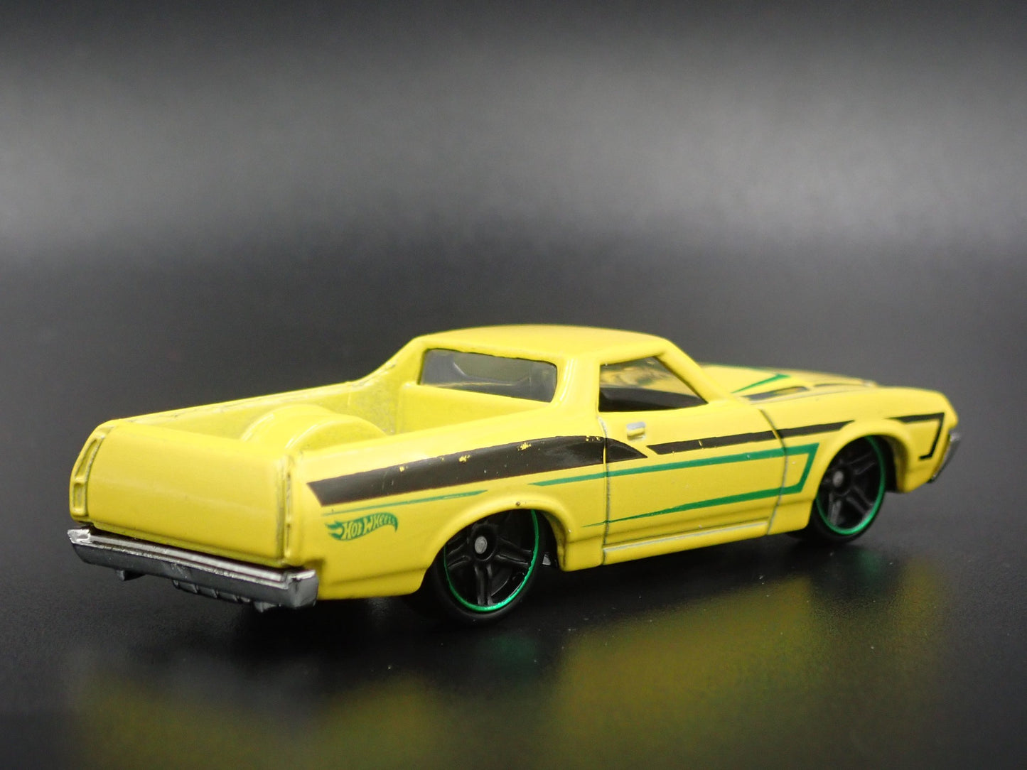 1972 72 FORD RANCHERO PICKUP TRUCK YELLOW 1:64 SCALE DIORAMA DIECAST MODEL CAR