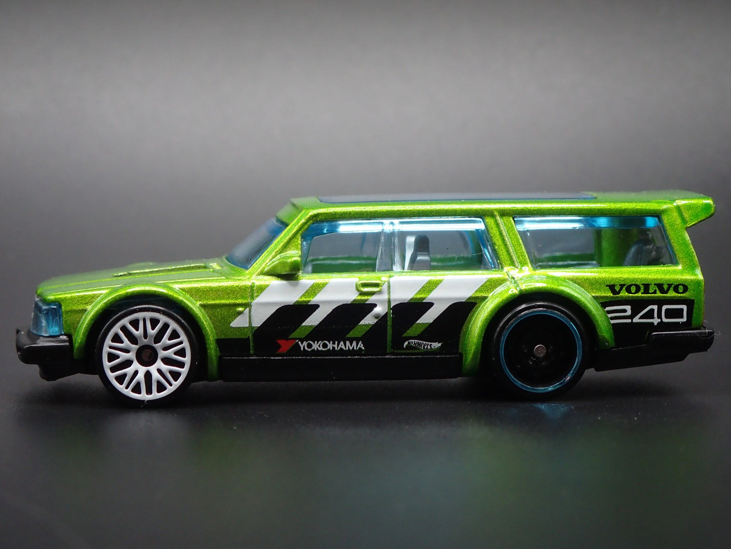 VOLVO 240 DRIFT STATION WAGON 1:64 SCALE COLLECTIBLE DIORAMA DIECAST MODEL CAR