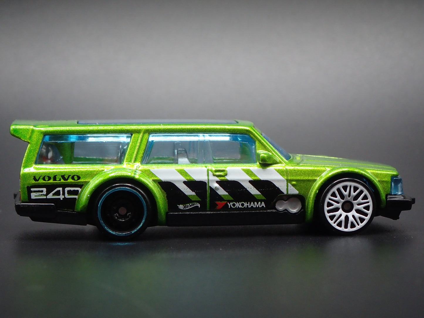 VOLVO 240 DRIFT STATION WAGON 1:64 SCALE COLLECTIBLE DIORAMA DIECAST MODEL CAR