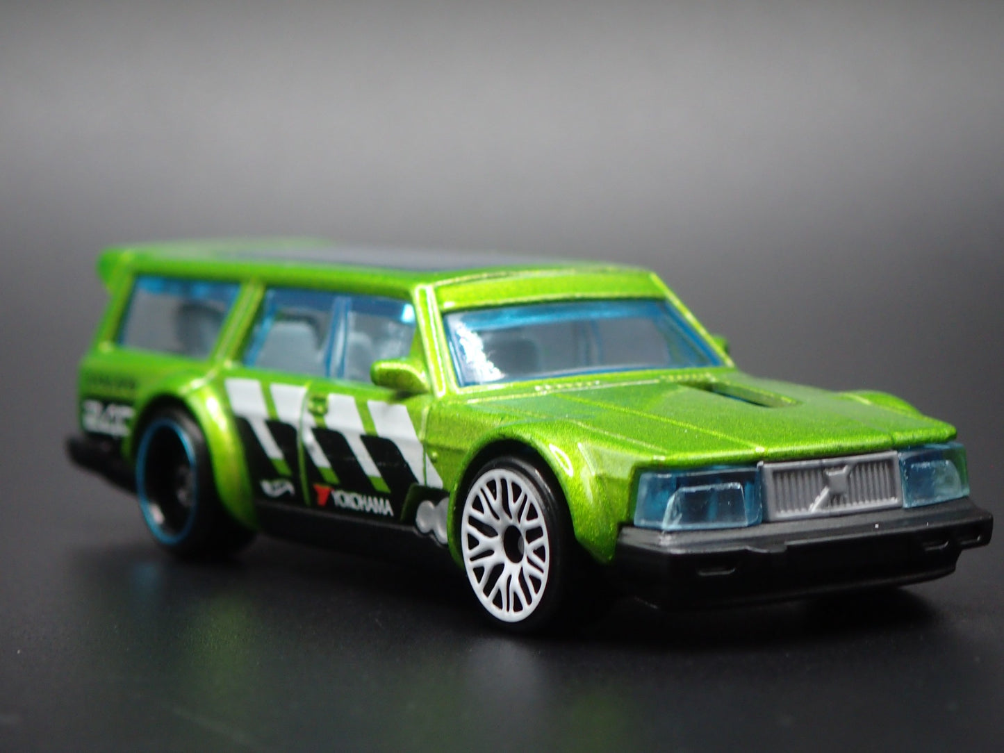 VOLVO 240 DRIFT STATION WAGON 1:64 SCALE COLLECTIBLE DIORAMA DIECAST MODEL CAR