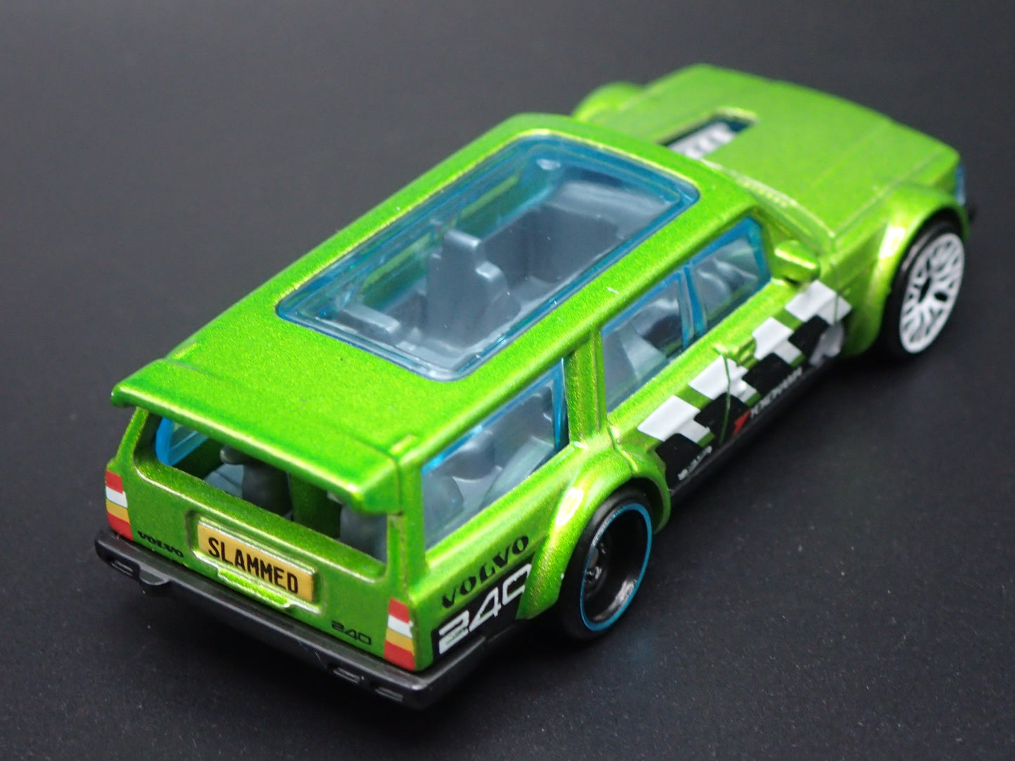 VOLVO 240 DRIFT STATION WAGON 1:64 SCALE COLLECTIBLE DIORAMA DIECAST MODEL CAR