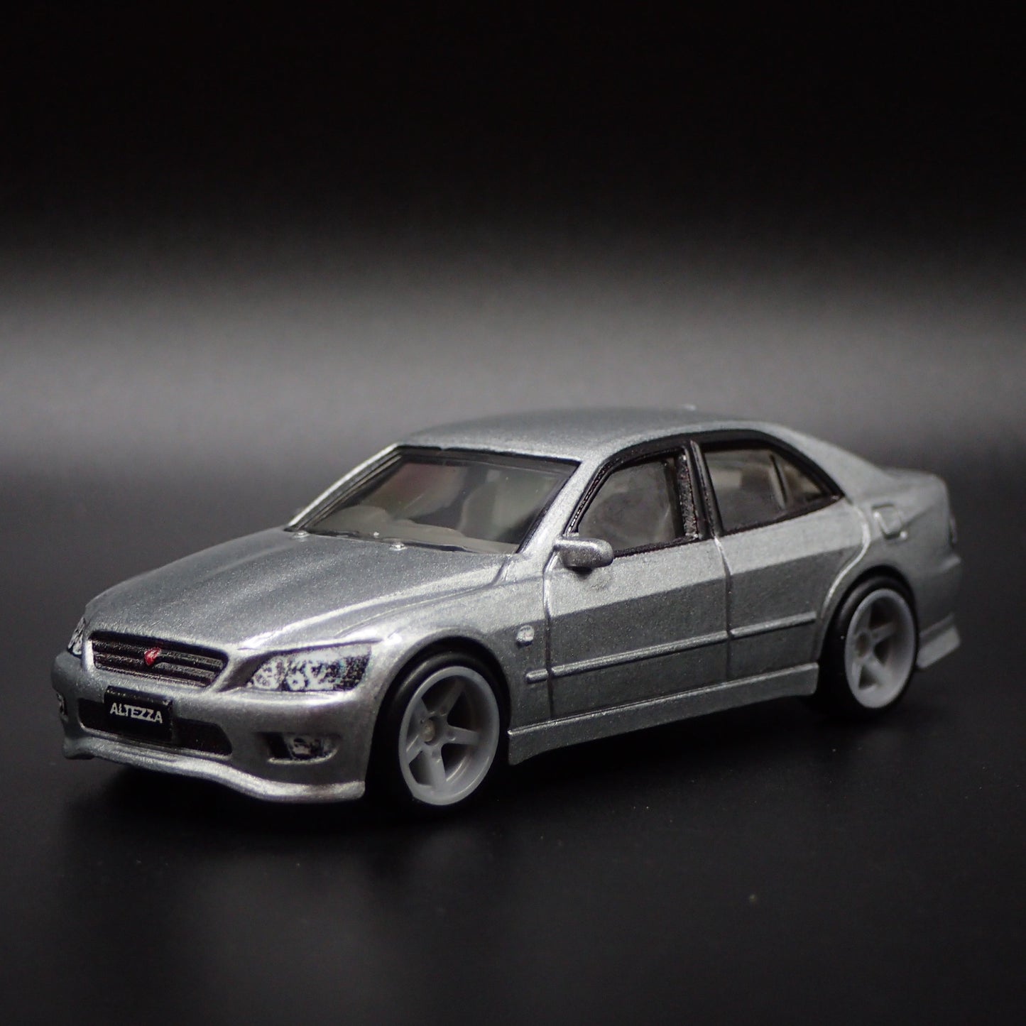 1998-2005 TOYOTA ALTEZZA LEXUS 1:64 SCALE COLLECTIBLE DIORAMA DIECAST MODEL CAR