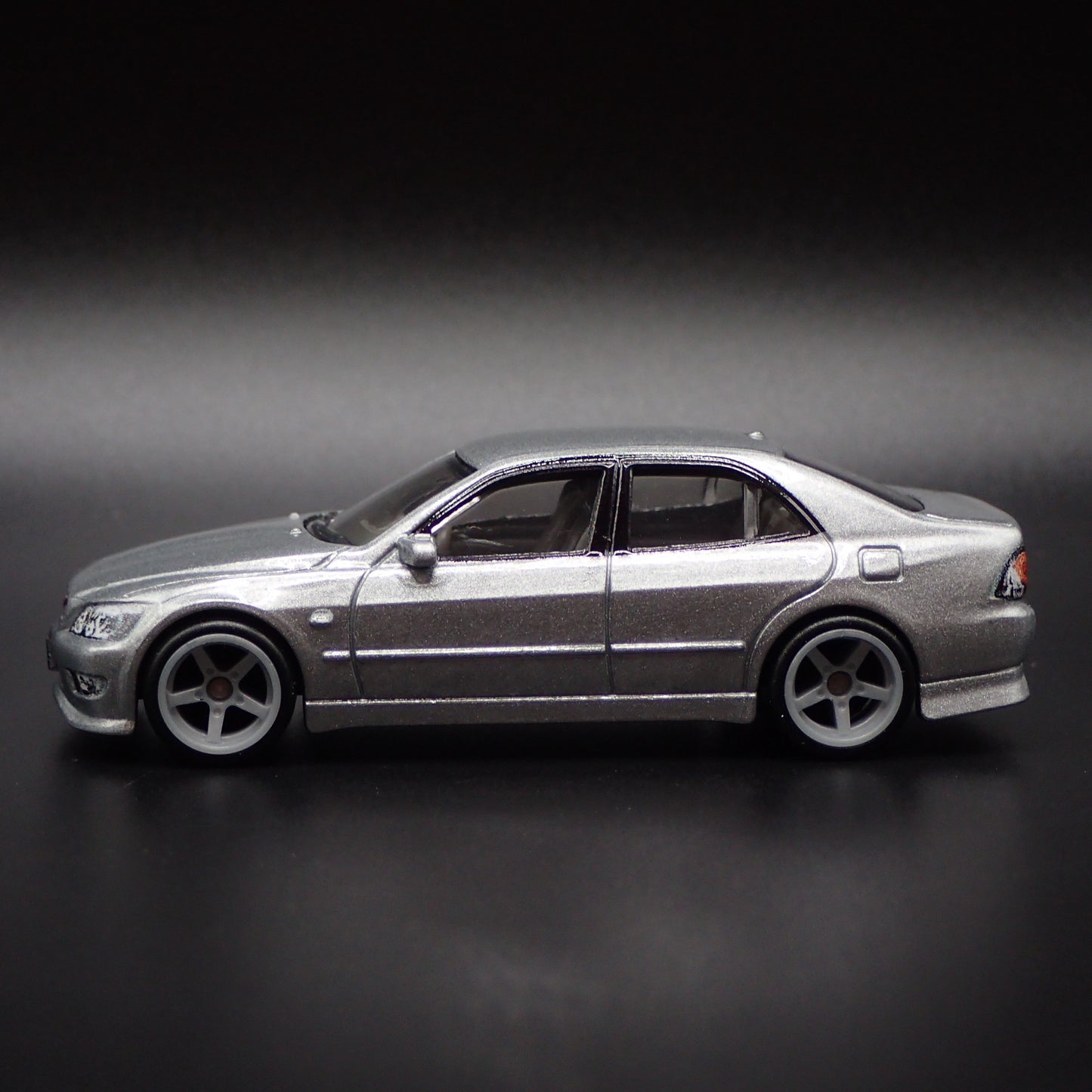 1998-2005 TOYOTA ALTEZZA LEXUS 1:64 SCALE COLLECTIBLE DIORAMA DIECAST MODEL CAR