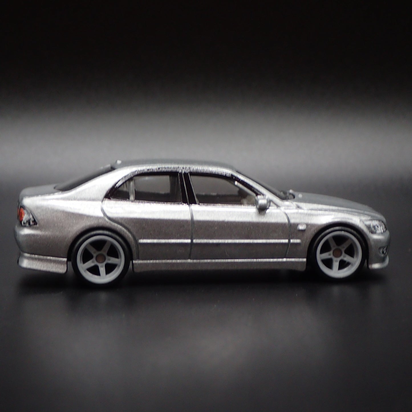1998-2005 TOYOTA ALTEZZA LEXUS 1:64 SCALE COLLECTIBLE DIORAMA DIECAST MODEL CAR