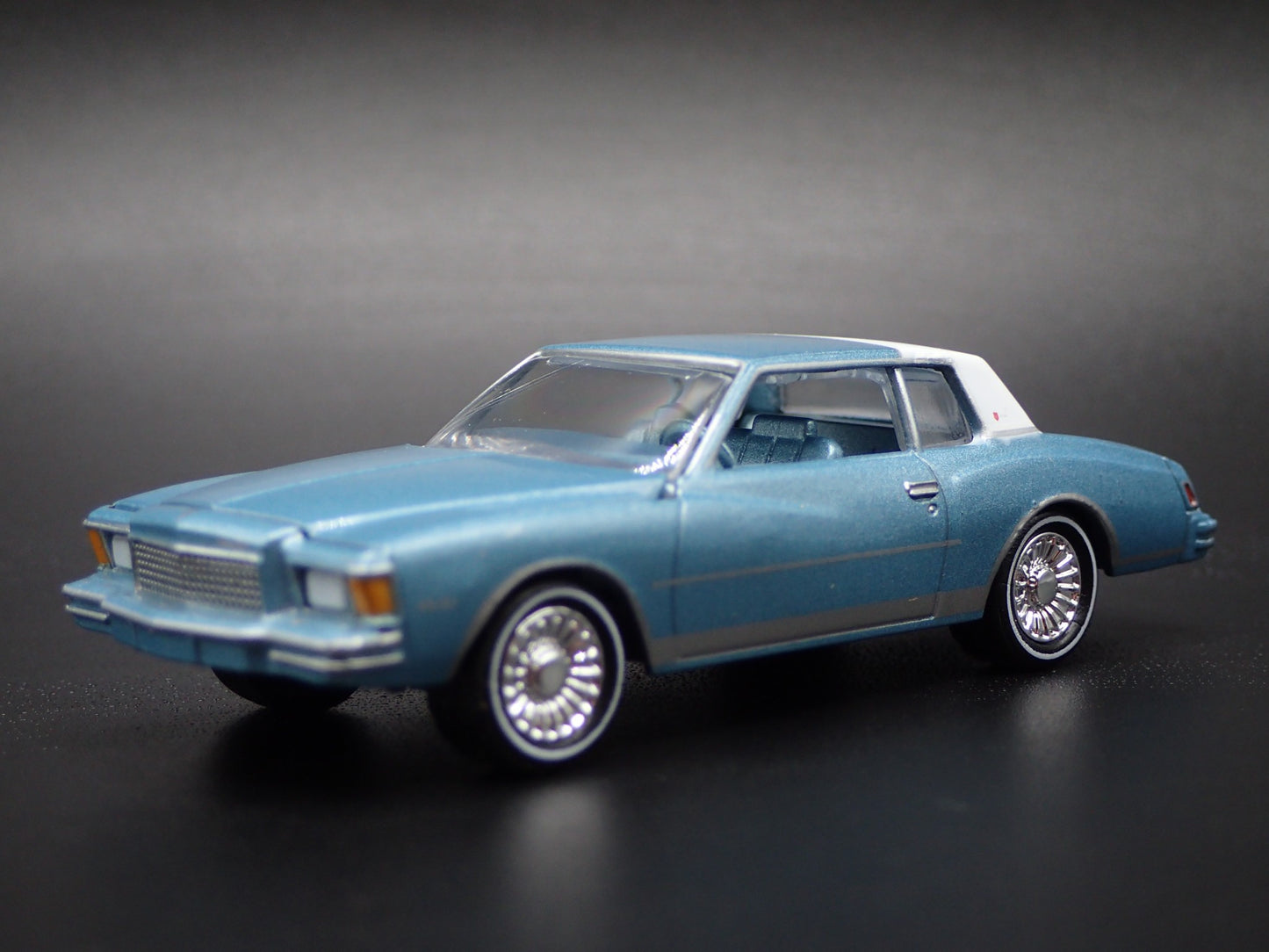1978 78 CHEVY CHEVROLET MONTE CARLO G BODY 1:64 SCALE DIORAMA DIECAST MODEL CAR
