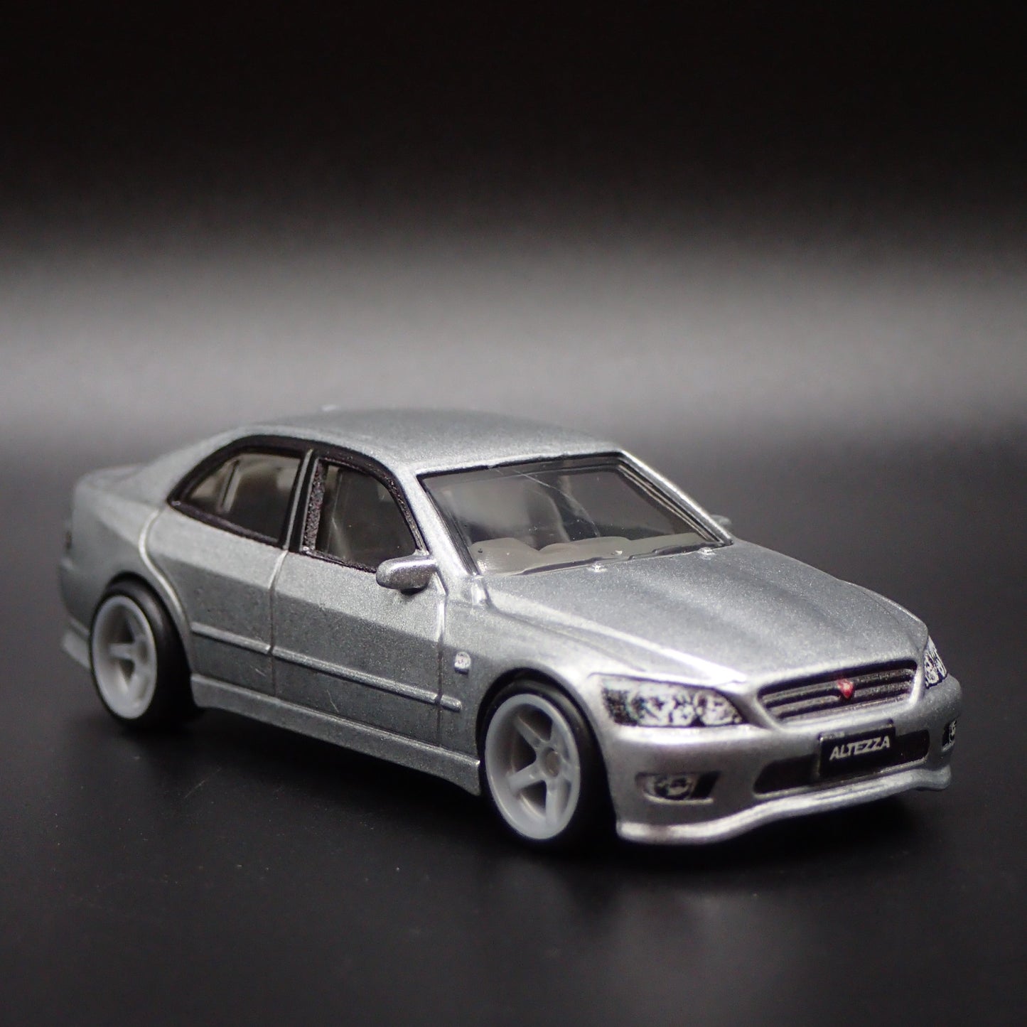 1998-2005 TOYOTA ALTEZZA LEXUS 1:64 SCALE COLLECTIBLE DIORAMA DIECAST MODEL CAR