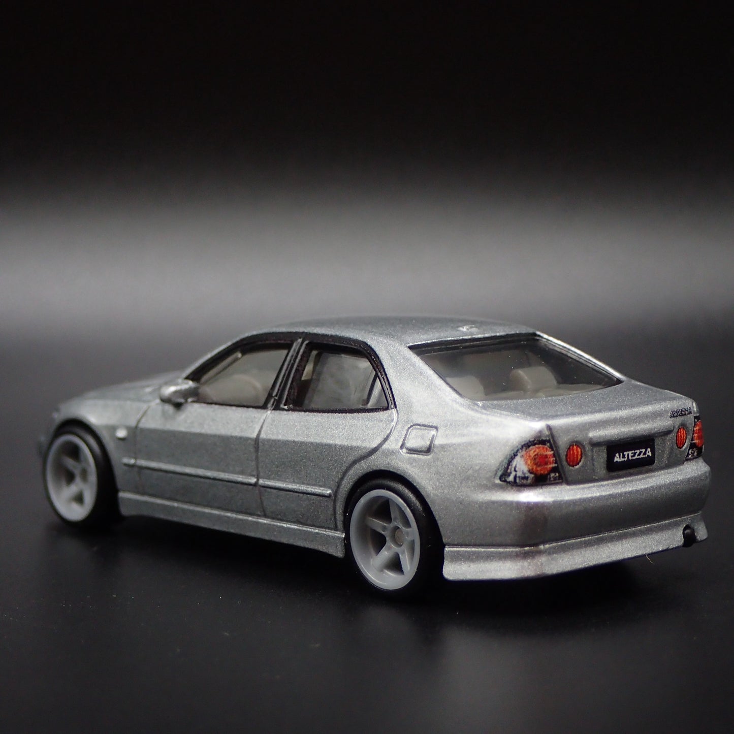 1998-2005 TOYOTA ALTEZZA LEXUS 1:64 SCALE COLLECTIBLE DIORAMA DIECAST MODEL CAR