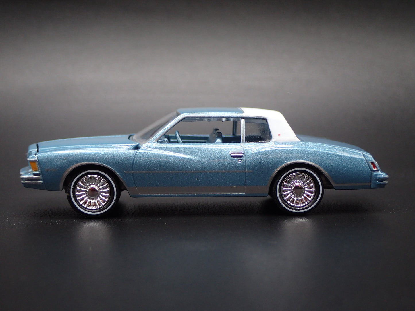 1978 78 CHEVY CHEVROLET MONTE CARLO G BODY 1:64 SCALE DIORAMA DIECAST MODEL CAR