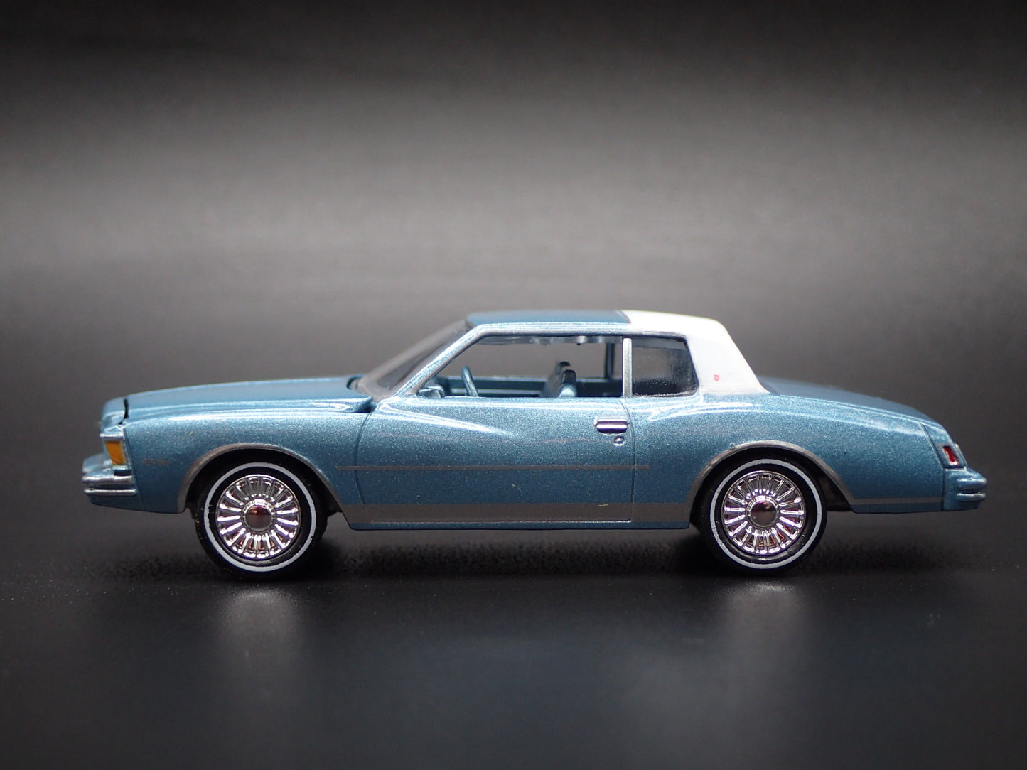 1978 78 CHEVY CHEVROLET MONTE CARLO G BODY 1:64 SCALE DIORAMA DIECAST MODEL CAR