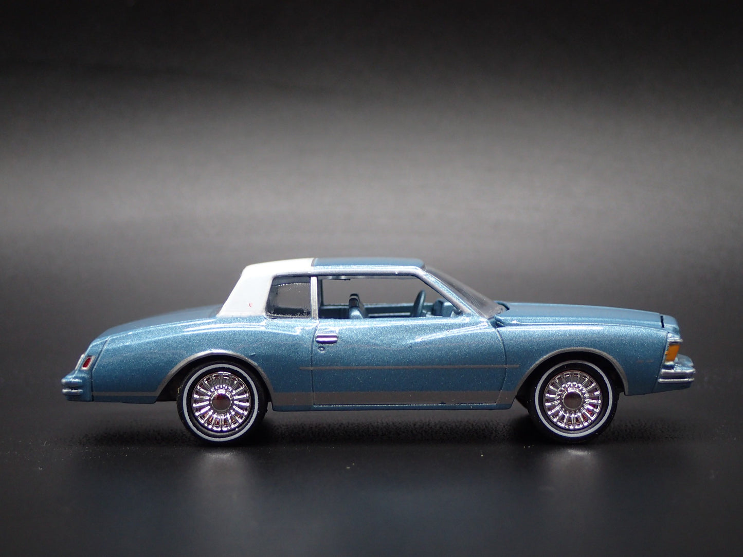 1978 78 CHEVY CHEVROLET MONTE CARLO G BODY 1:64 SCALE DIORAMA DIECAST MODEL CAR