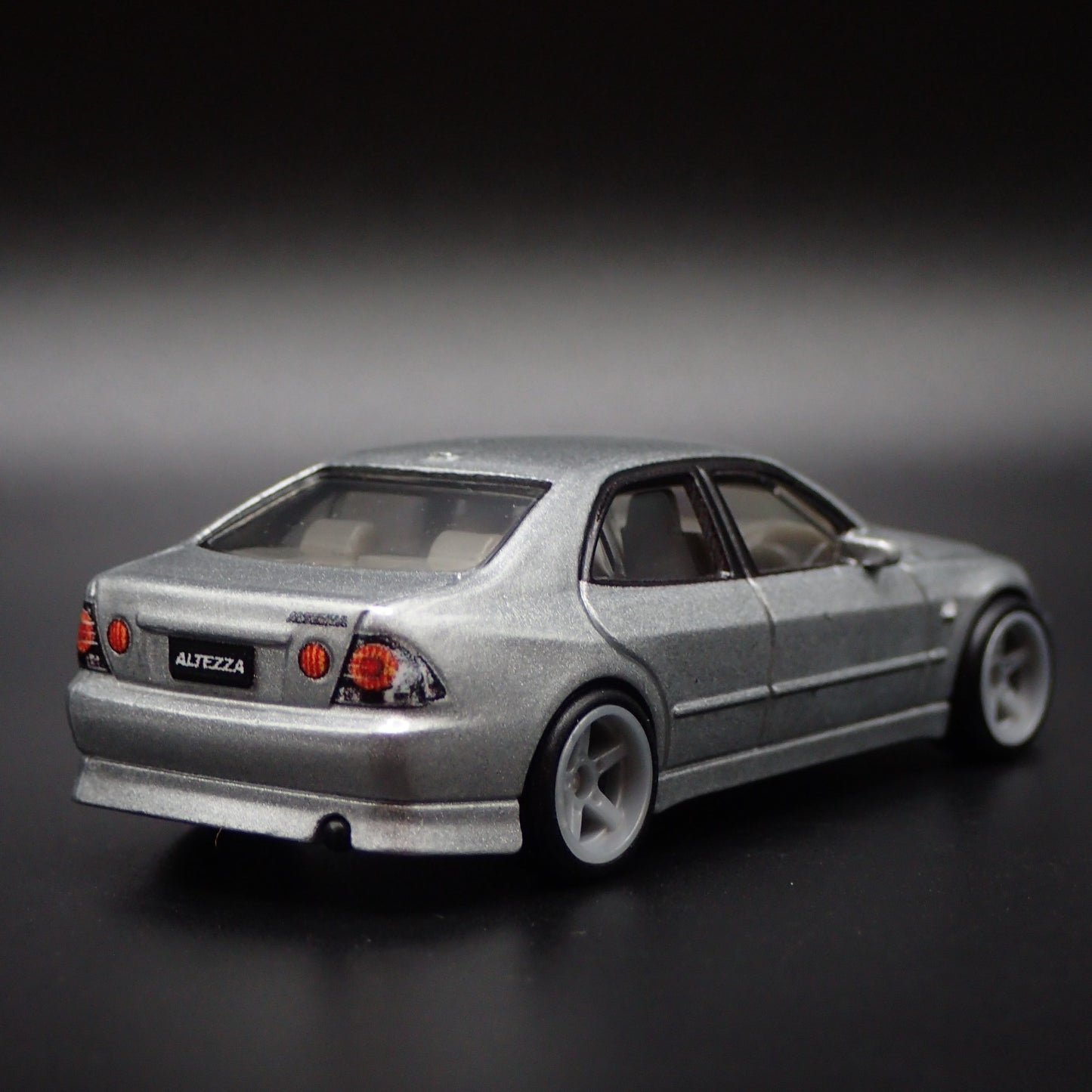 1998-2005 TOYOTA ALTEZZA LEXUS 1:64 SCALE COLLECTIBLE DIORAMA DIECAST MODEL CAR