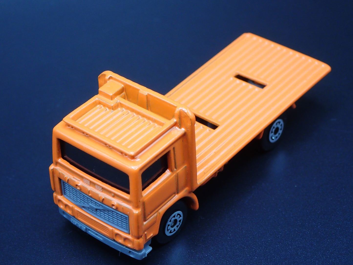 VOLVO CONTAINER TRUCK ALLIED ORANGE 1:64 MB SCALE DIORAMA DIECAST MODEL CAR
