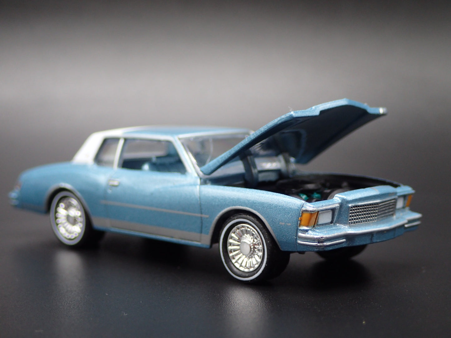 1978 78 CHEVY CHEVROLET MONTE CARLO G BODY 1:64 SCALE DIORAMA DIECAST MODEL CAR