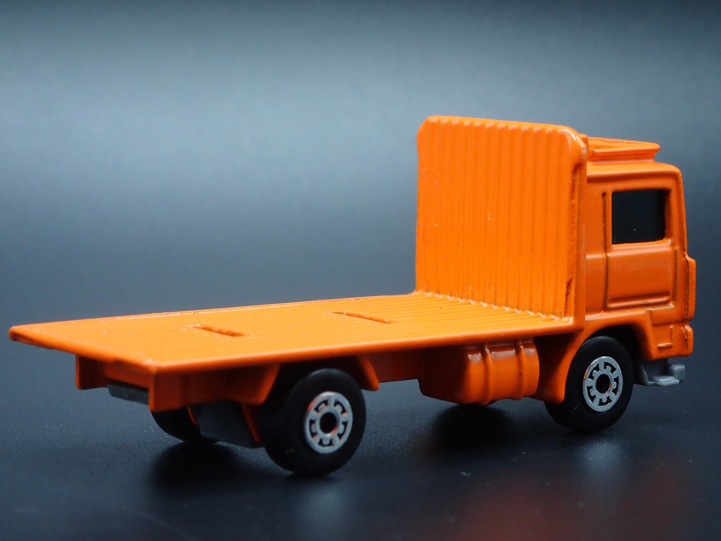 VOLVO CONTAINER TRUCK ALLIED ORANGE 1:64 MB SCALE DIORAMA DIECAST MODEL CAR
