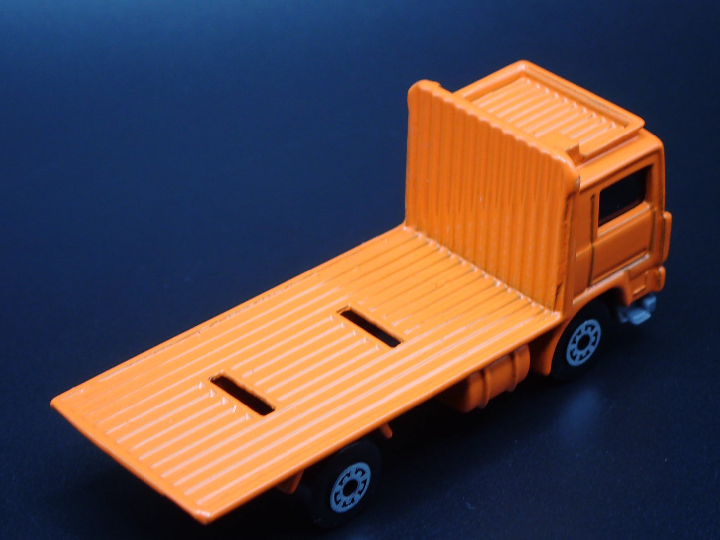 VOLVO CONTAINER TRUCK ALLIED ORANGE 1:64 MB SCALE DIORAMA DIECAST MODEL CAR
