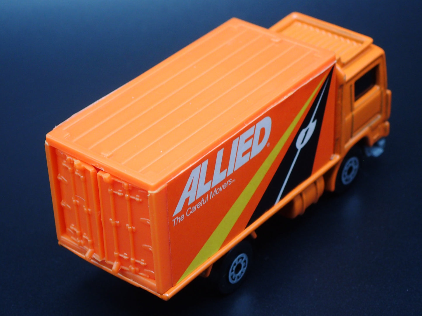 VOLVO CONTAINER TRUCK ALLIED ORANGE 1:64 MB SCALE DIORAMA DIECAST MODEL CAR