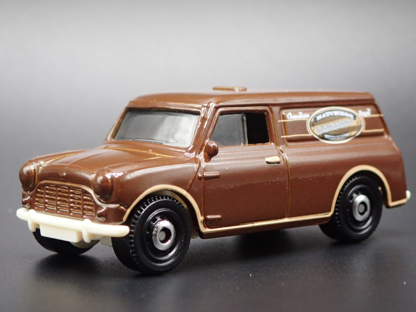 1965 65 AUSTIN MINI VAN BROWN 1:64 SCALE COLLECTIBLE DIORAMA DIECAST MODEL CAR