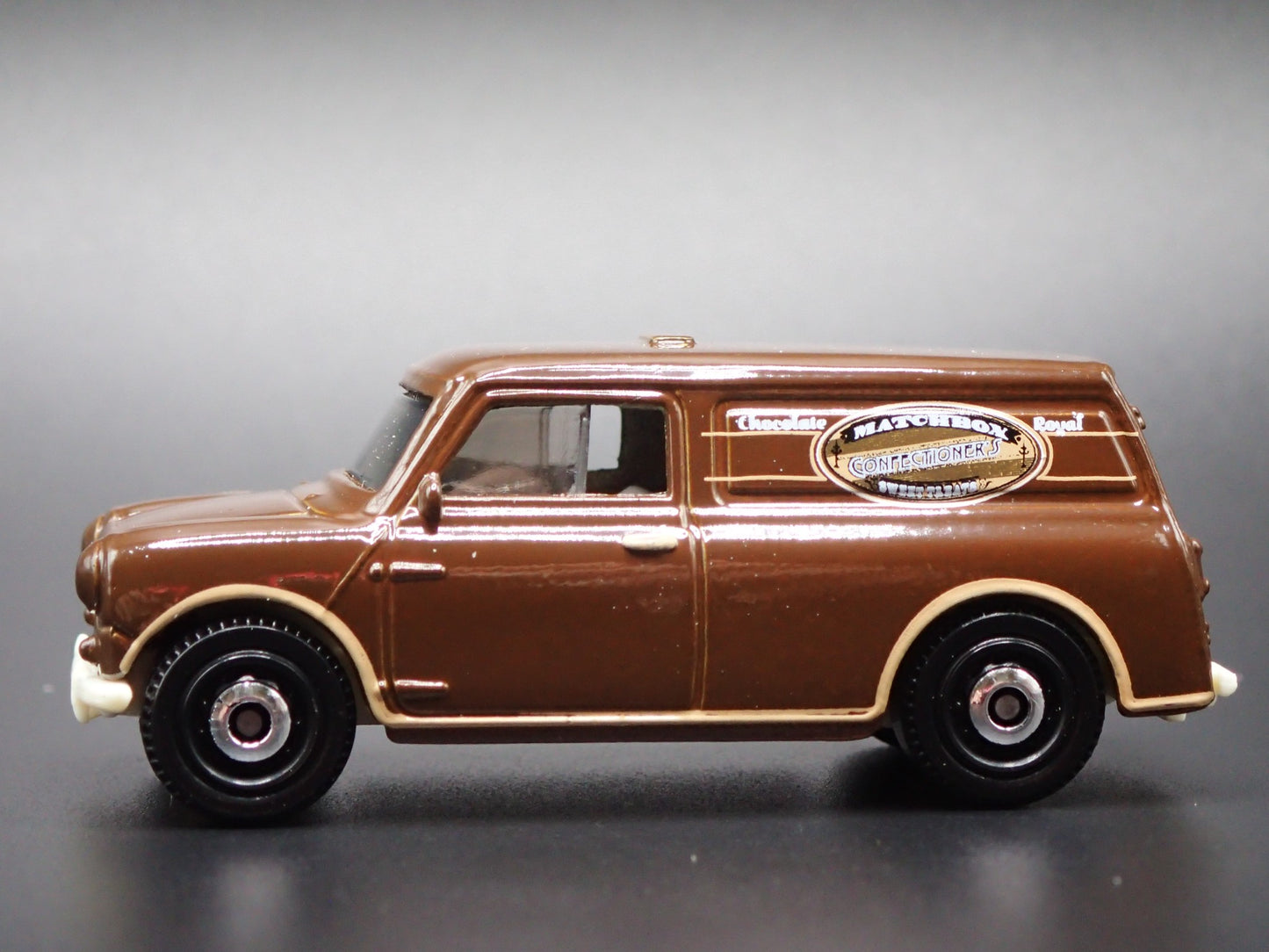 1965 65 AUSTIN MINI VAN BROWN 1:64 SCALE COLLECTIBLE DIORAMA DIECAST MODEL CAR