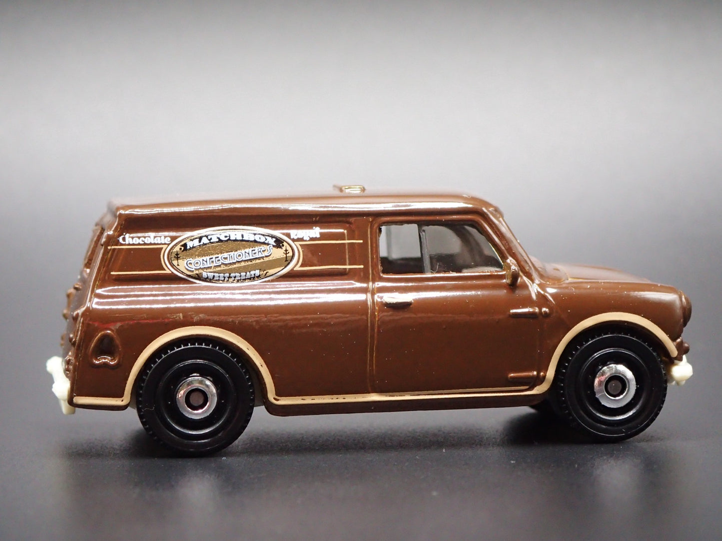 1965 65 AUSTIN MINI VAN BROWN 1:64 SCALE COLLECTIBLE DIORAMA DIECAST MODEL CAR