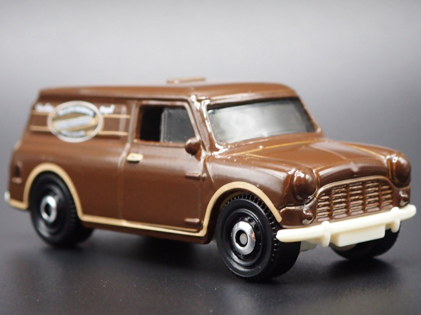 1965 65 AUSTIN MINI VAN BROWN 1:64 SCALE COLLECTIBLE DIORAMA DIECAST MODEL CAR