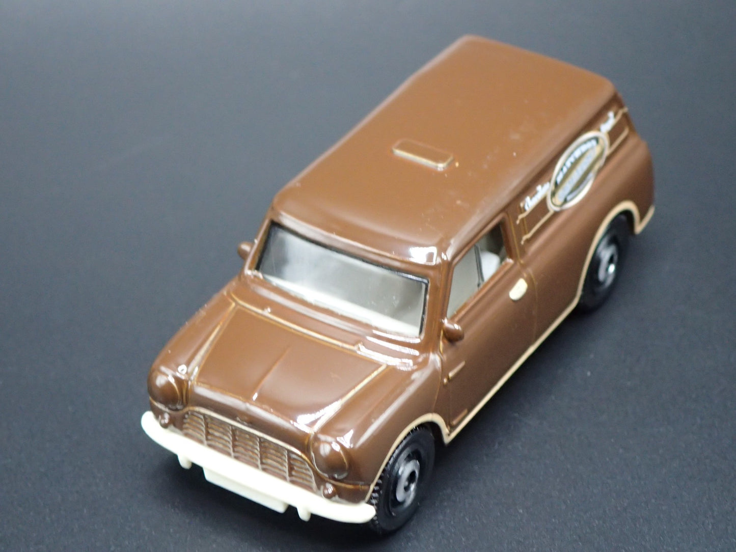 1965 65 AUSTIN MINI VAN BROWN 1:64 SCALE COLLECTIBLE DIORAMA DIECAST MODEL CAR