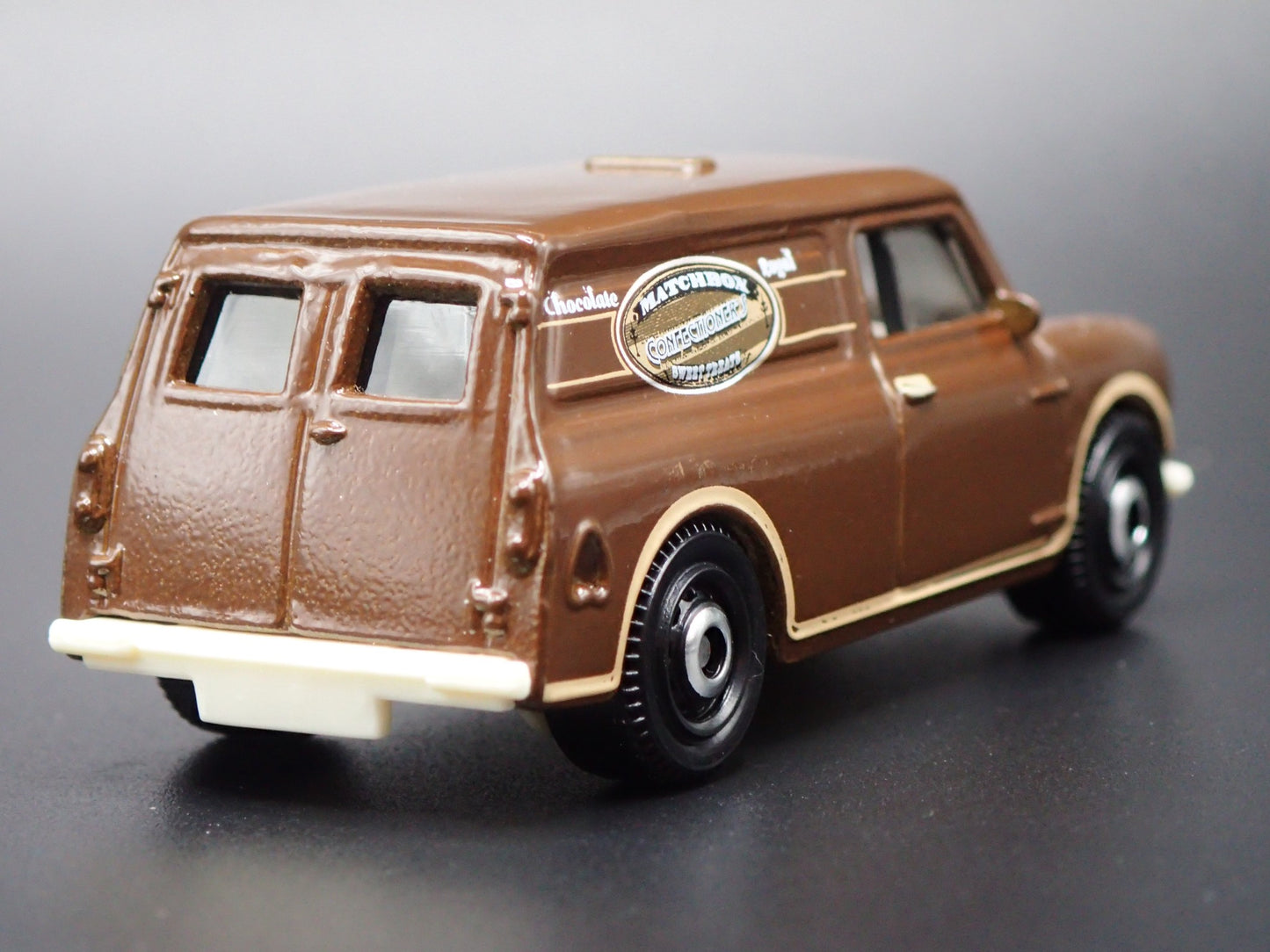 1965 65 AUSTIN MINI VAN BROWN 1:64 SCALE COLLECTIBLE DIORAMA DIECAST MODEL CAR