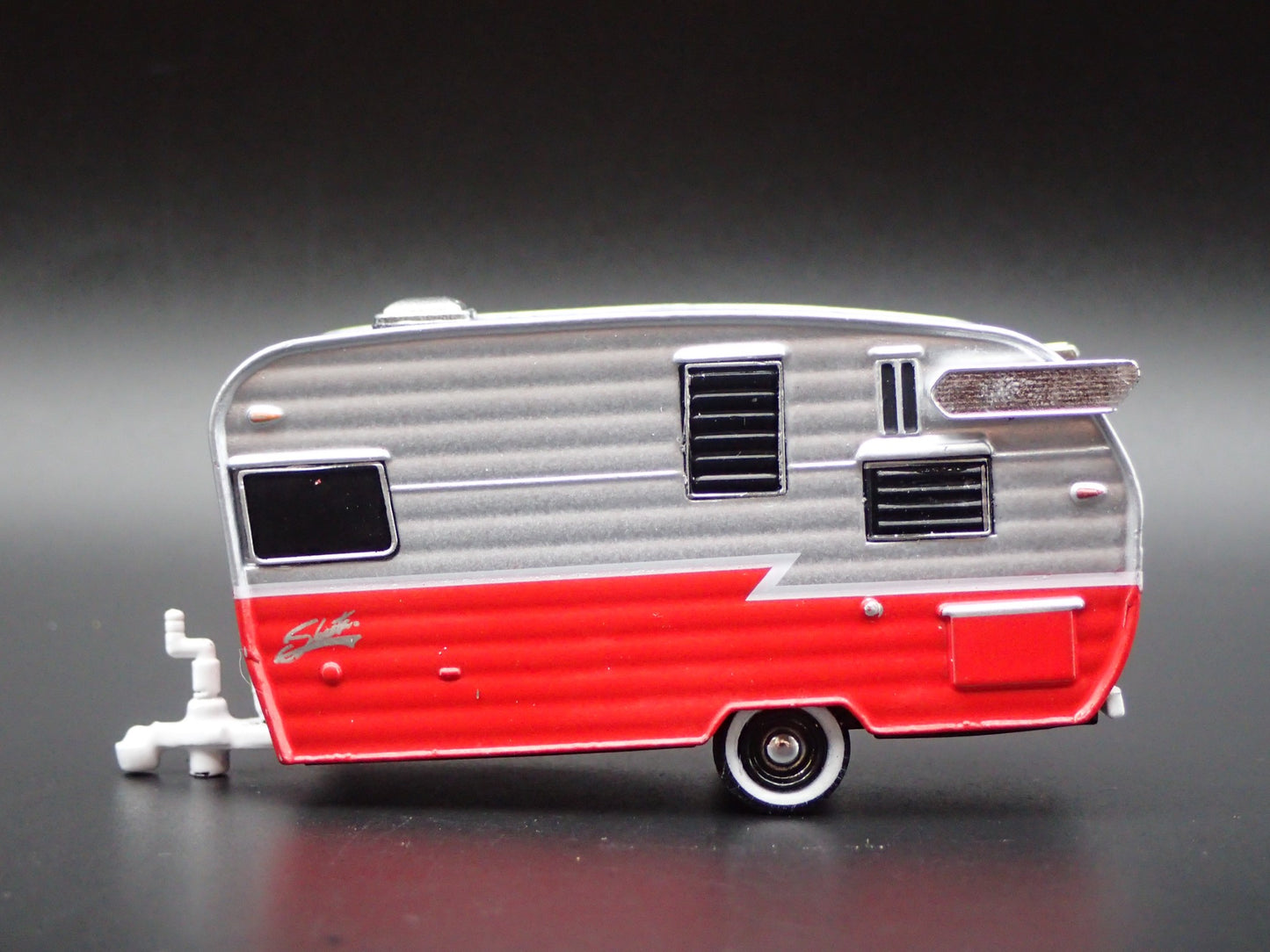 1962 62 SHASTA AIRFLYTE TRAILER CAMPER RARE 1:64 SCALE DIORAMA DIECAST MODEL CAR