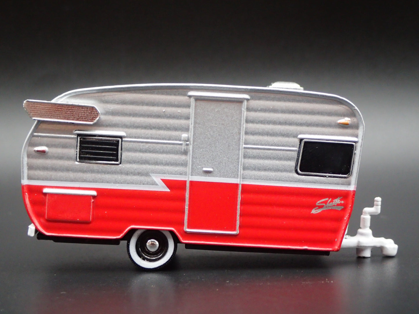 1962 62 SHASTA AIRFLYTE TRAILER CAMPER RARE 1:64 SCALE DIORAMA DIECAST MODEL CAR