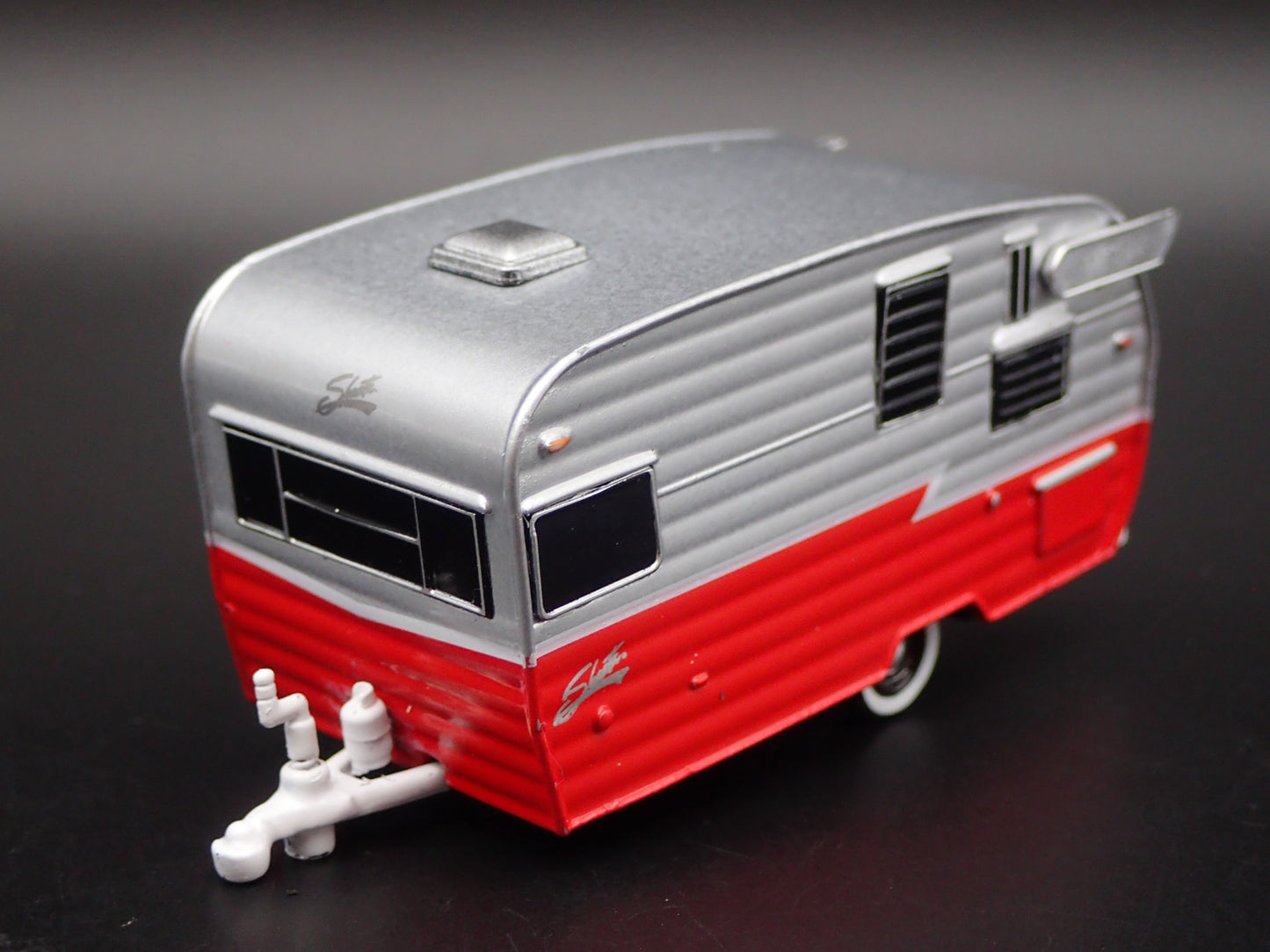 1962 62 SHASTA AIRFLYTE TRAILER CAMPER RARE 1:64 SCALE DIORAMA DIECAST MODEL CAR